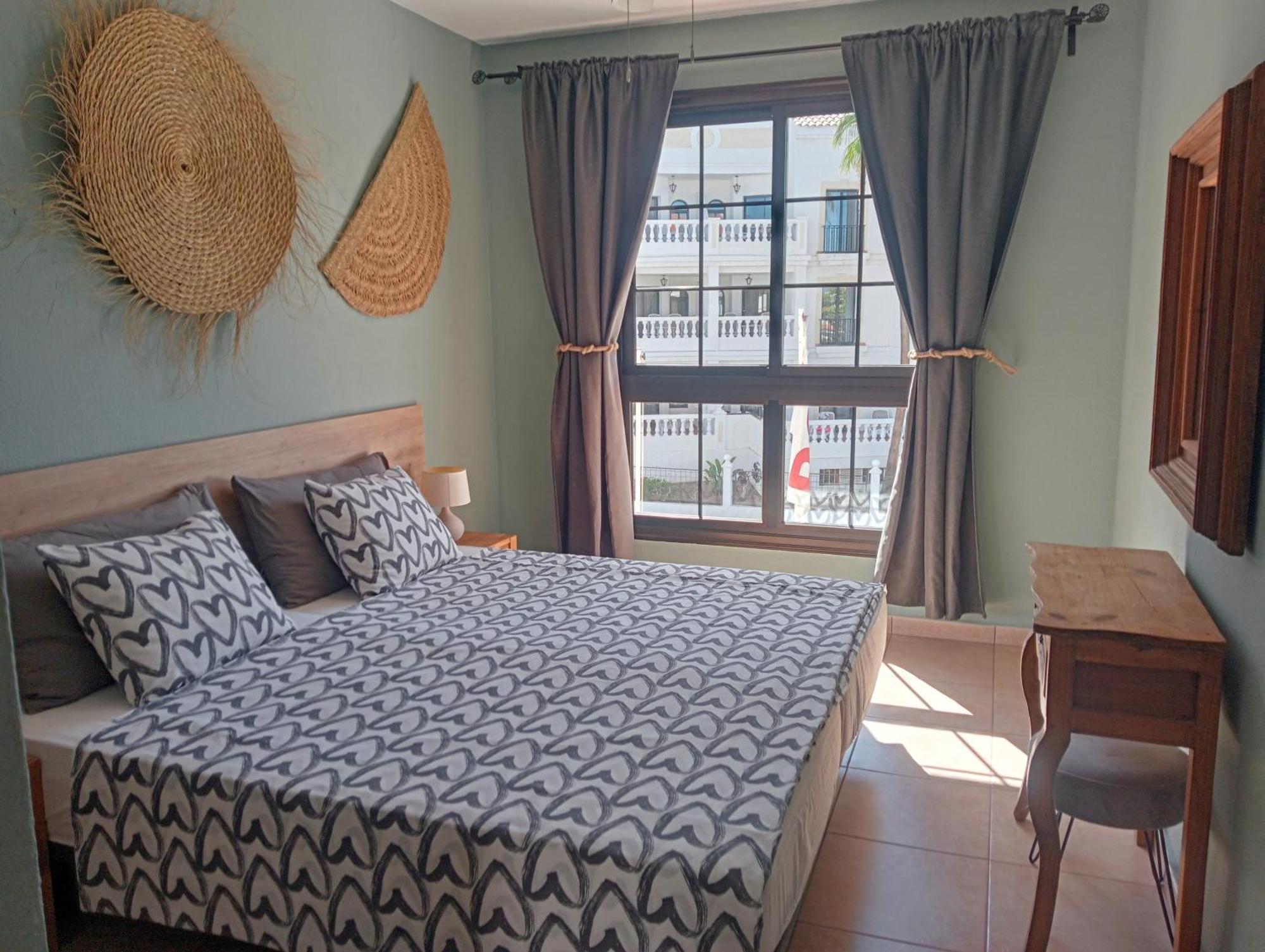 Greatly Located Apartment With Heated Pool, Los Cristianos Los Cristianos  Kültér fotó