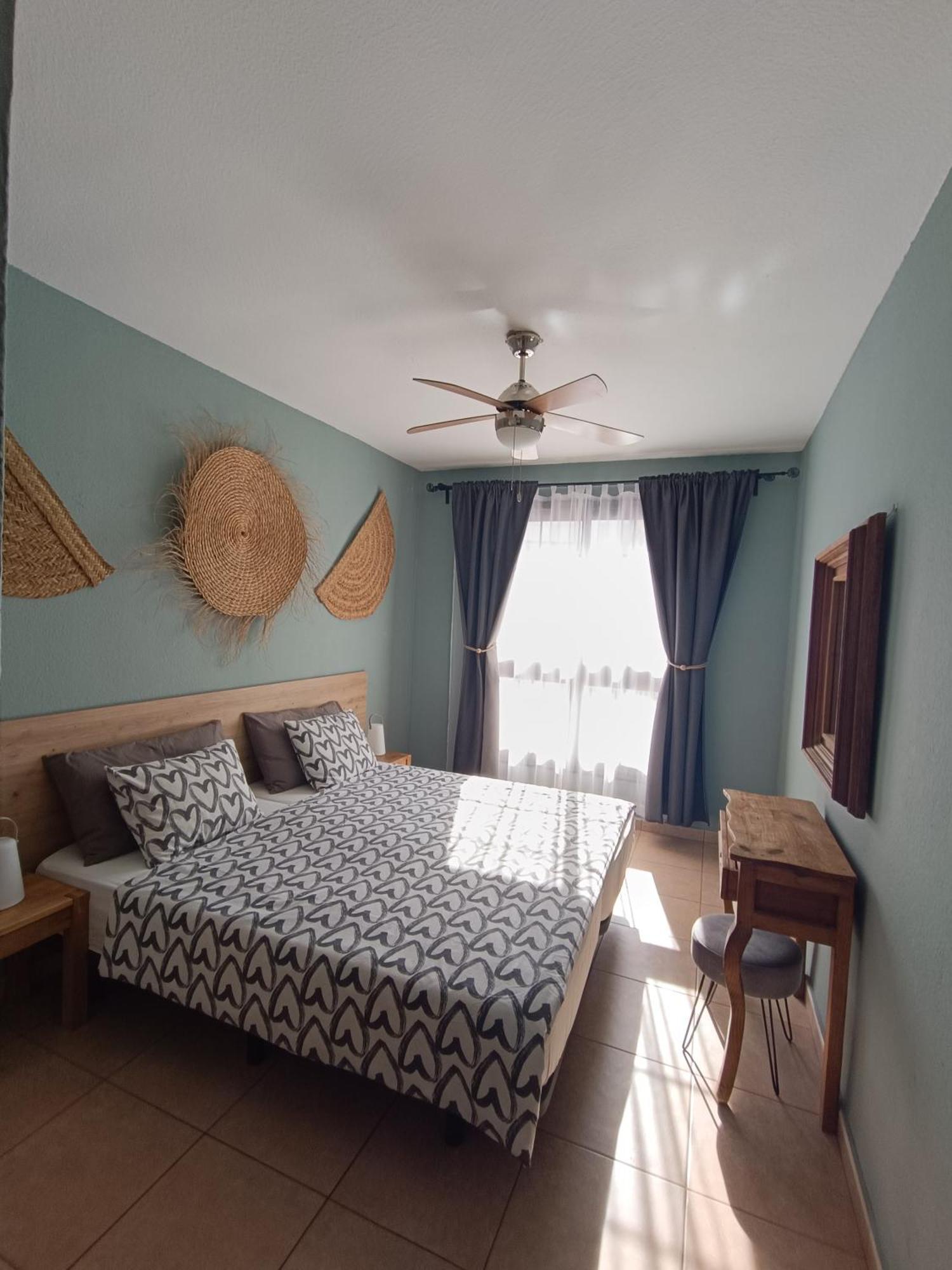 Greatly Located Apartment With Heated Pool, Los Cristianos Los Cristianos  Kültér fotó