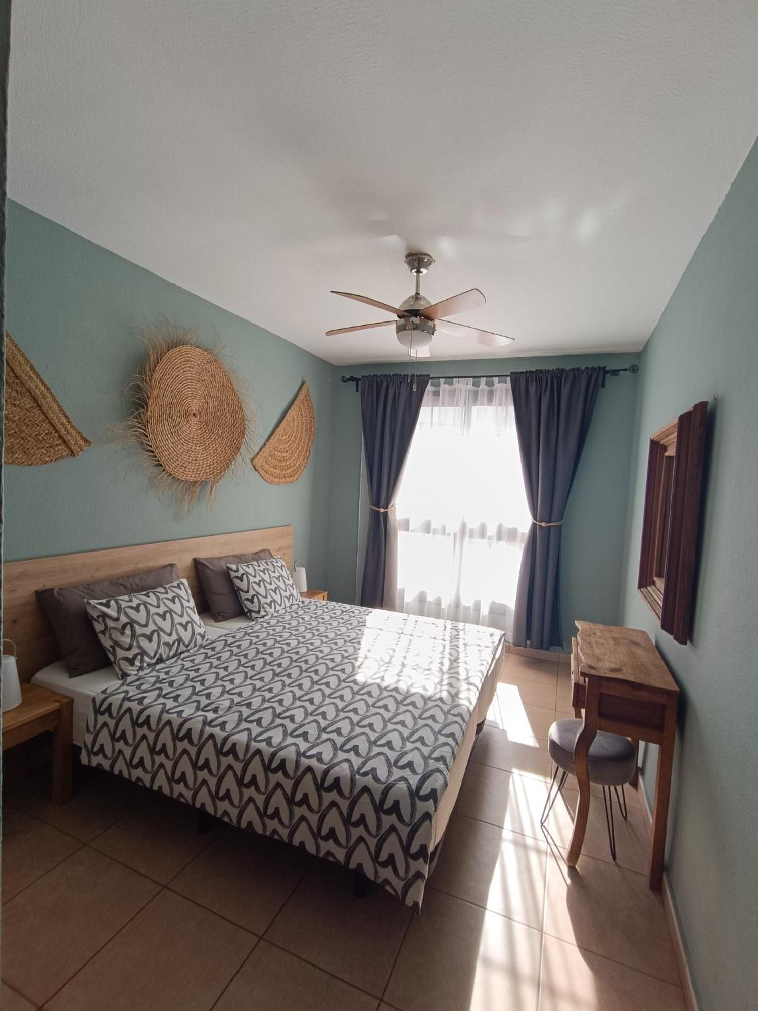 Greatly Located Apartment With Heated Pool, Los Cristianos Los Cristianos  Kültér fotó